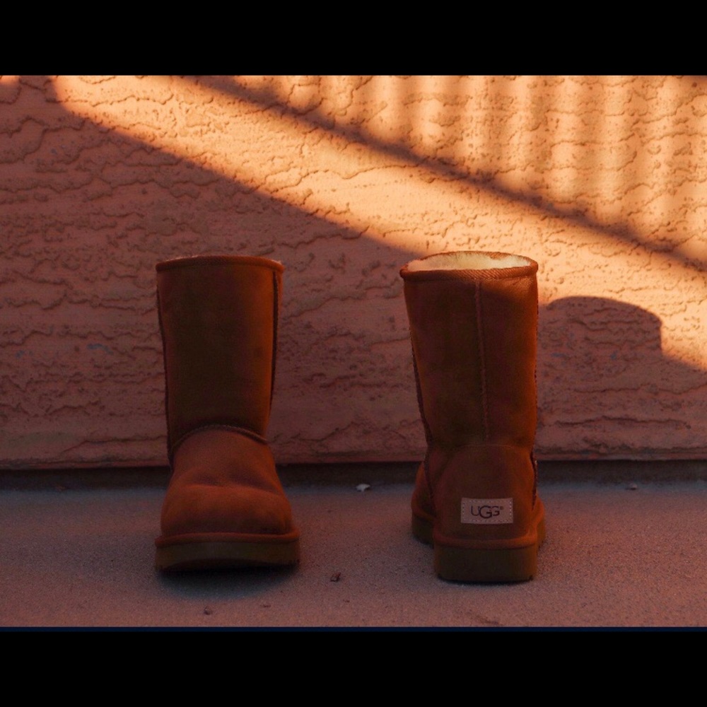 UGG Classic Short II, size 7.5, in the color Chesnut.